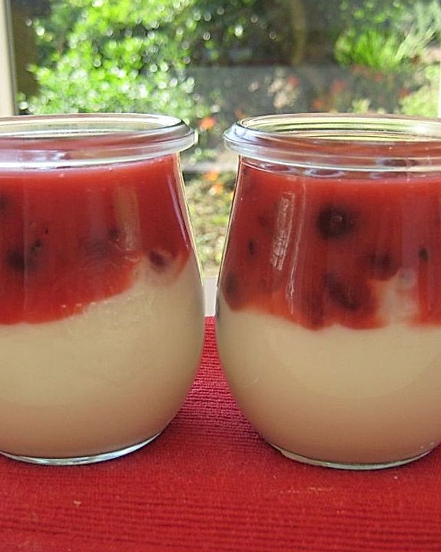 Joghurtcreme mit Jostabeeren-Maracuja-Kompott