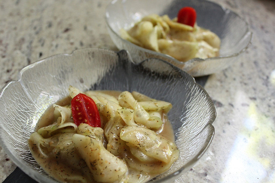 Gurkensalat mit Honig-Senf-Apfel-Dressing