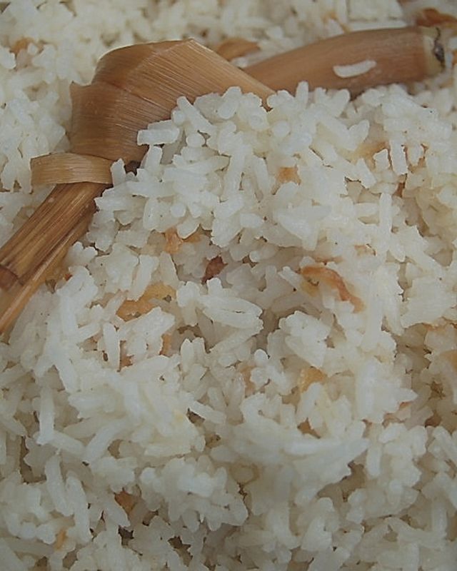 Reis mit Kokosmilch, Bambussprossen und Röstzwiebeln
