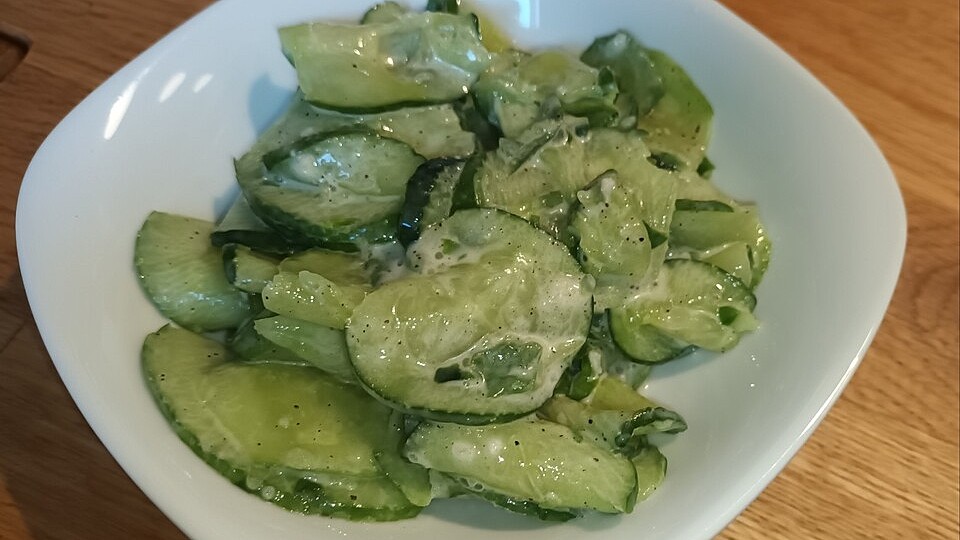 Süßer Gurkensalat in Kefir-Dill-Dressing von patty89| Chefkoch Süßer Gurkensalat in Kefir-Dill-Dressing von patty89| Chefkoch