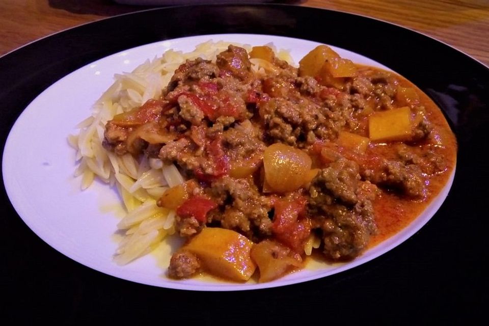 Sommerlicher Hackfleisch-Gemüse-Eintopf