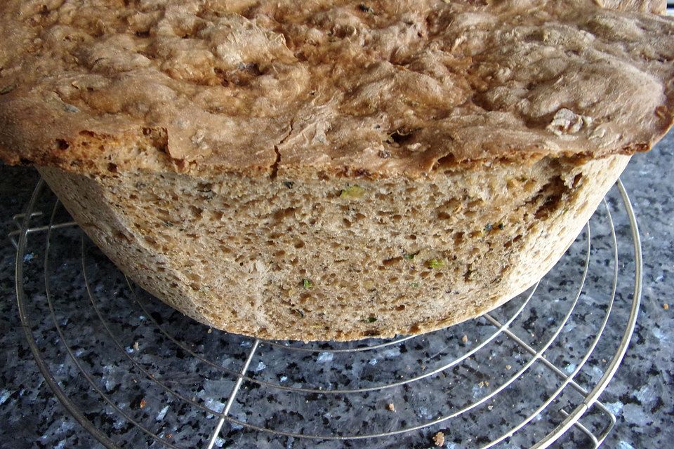 Dinkelmischbrot mit Zucchini Dinkelmischbrot mit Zucchini