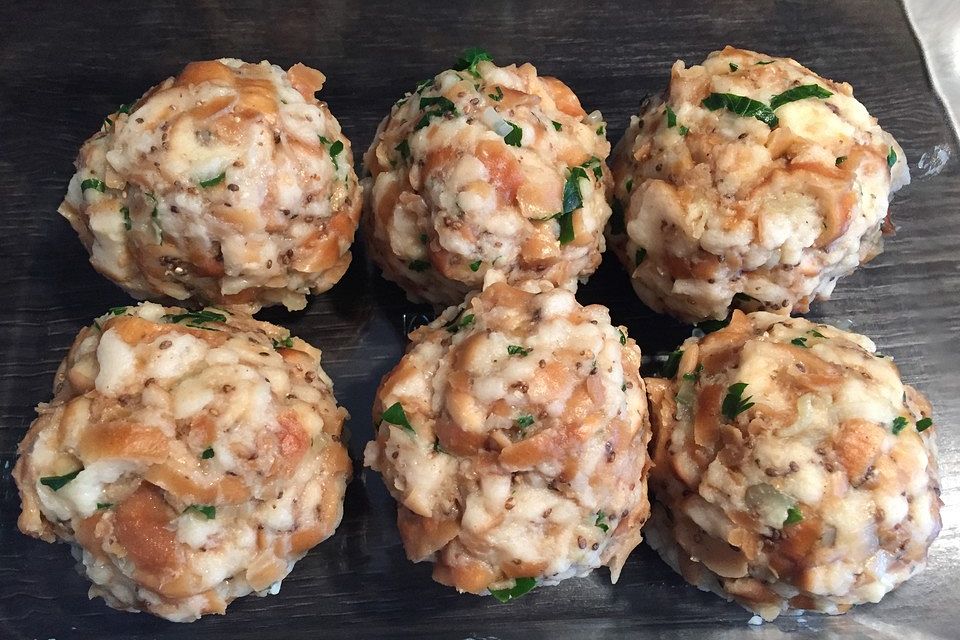 Brezelknödel mit Chiasamen