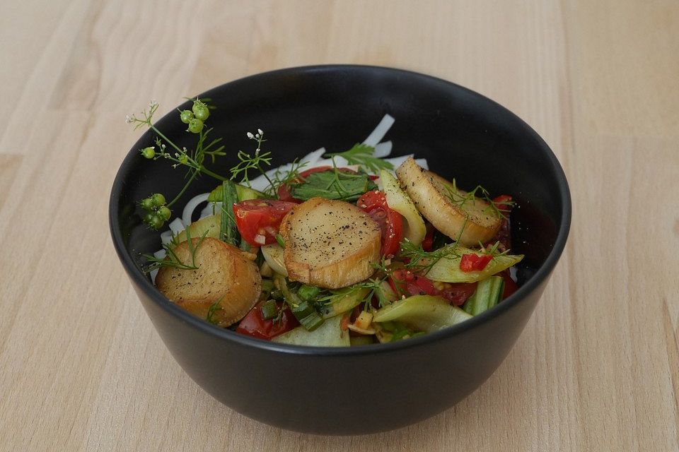 Pak Choi mit Kräuterseitlingen und Tomaten