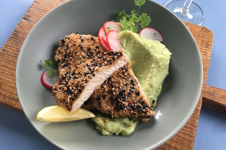 Putensteak mit Avocado-Püree