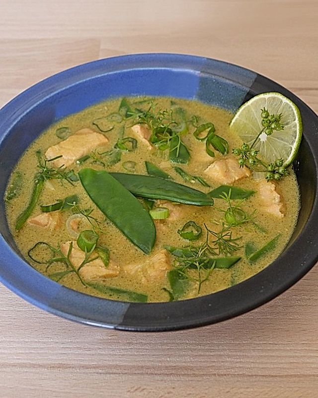 Lachs-Curry mit Zuckerschoten und Kokosmilch