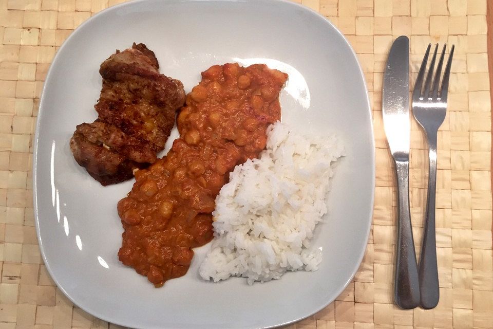 Indisches Kichererbsencurry mit Reis