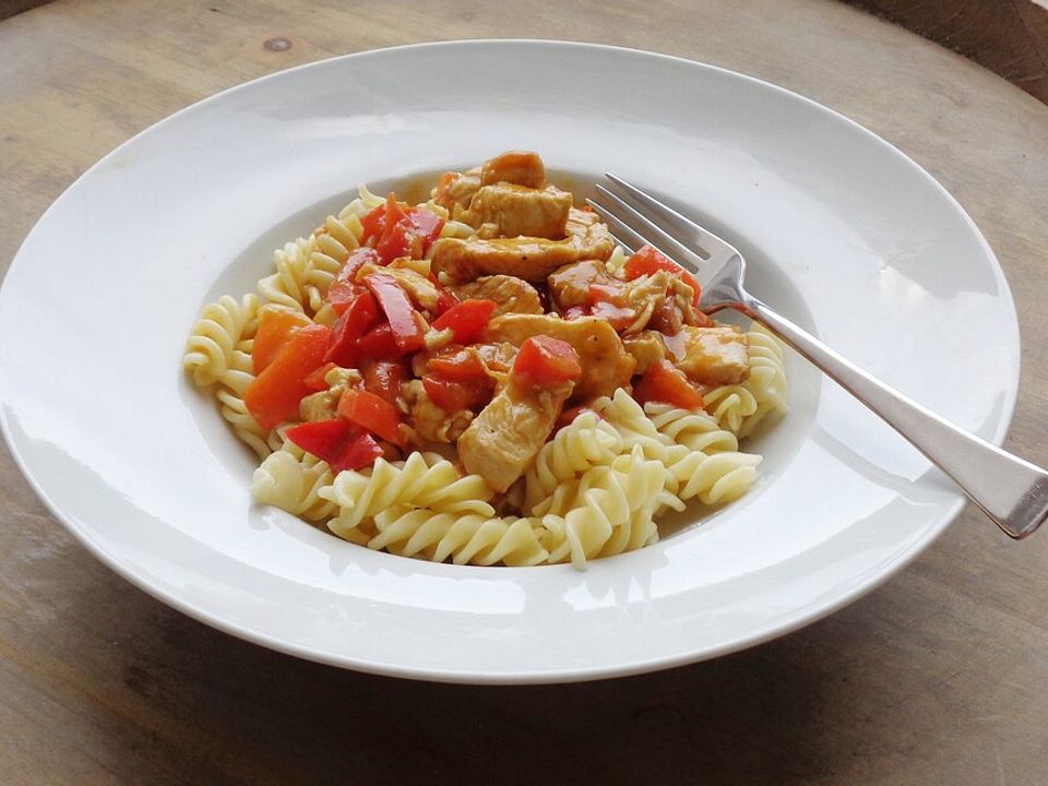 PaprikaHähnchen auf Tagliatelle von Geier8 Chefkoch