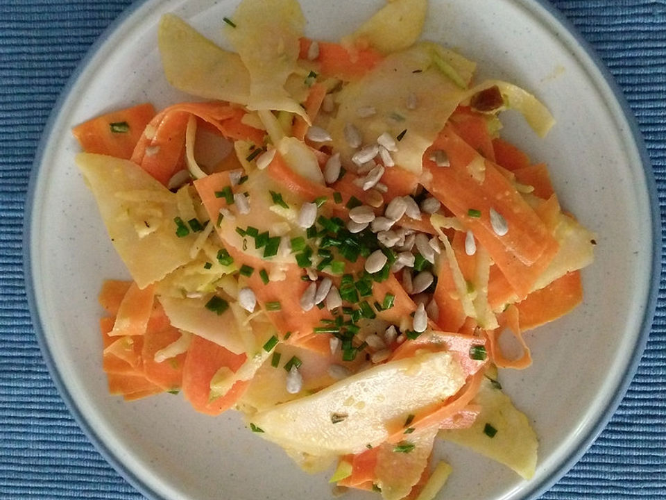 Kohlrabi-Möhren-Salat mit Birne und Erdnussdressing von elmjägerin ...