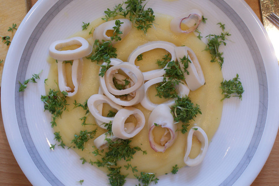 Tintenfisch mit Kartoffelcreme und Kresse