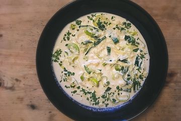 Low Carb vegetarische Käse-Lauch-Blumenkohl Suppe