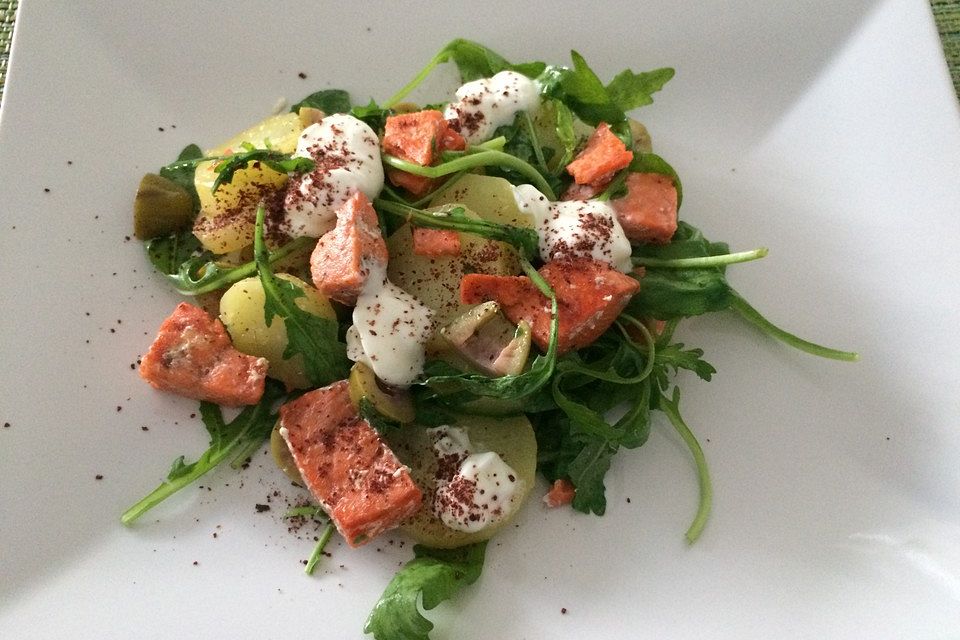 Kartoffeln mit Lachs und Rucola