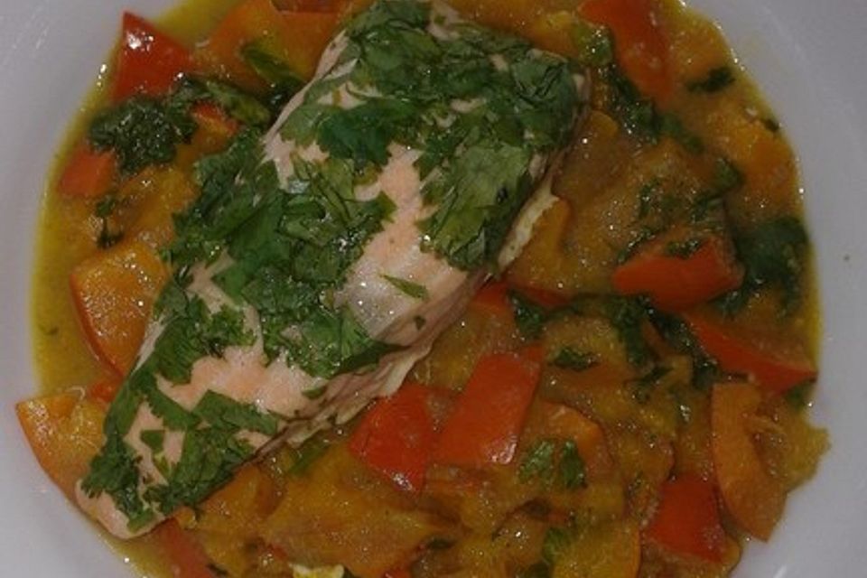 Amarant-Kürbis-Gemüse mit Kokosmilch und Lachs