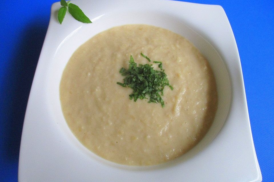 Apfel-Lauch-Suppe mit Meerrettich