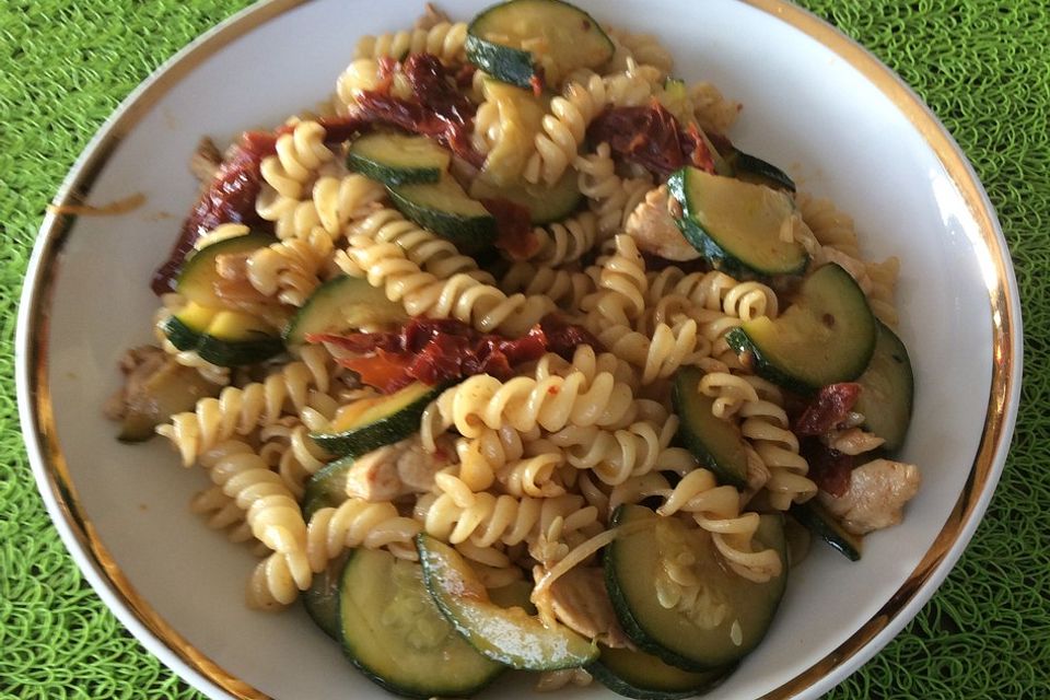 Girandole mit Zucchini und Huhn