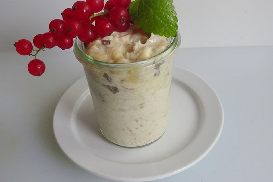 Bananen-Schoko-Quark-Oats mit Johannisbeeren