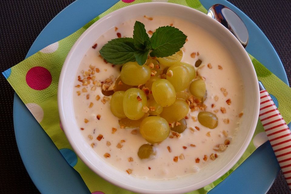 Mascarpone-Creme mit Mandel-Trauben