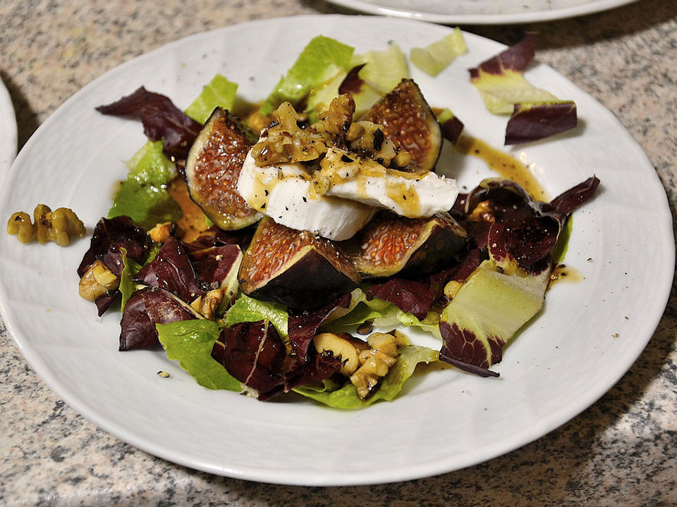 Salat mit Ziegenkäse, Feigen und Honig-Walnuss-Vinaigrette von SessM ...