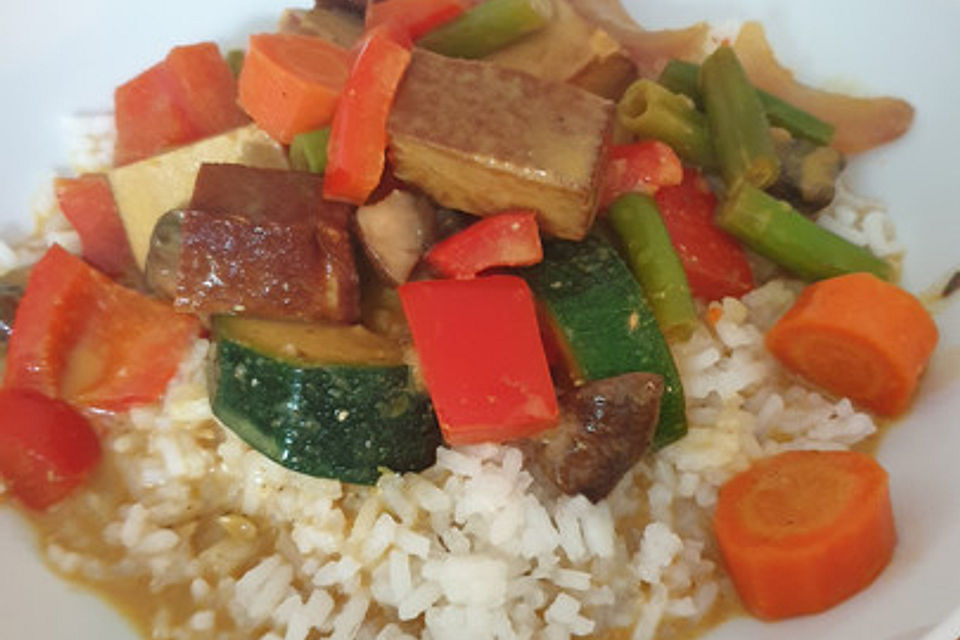 Rotes Thai-Curry mit Putenfleisch