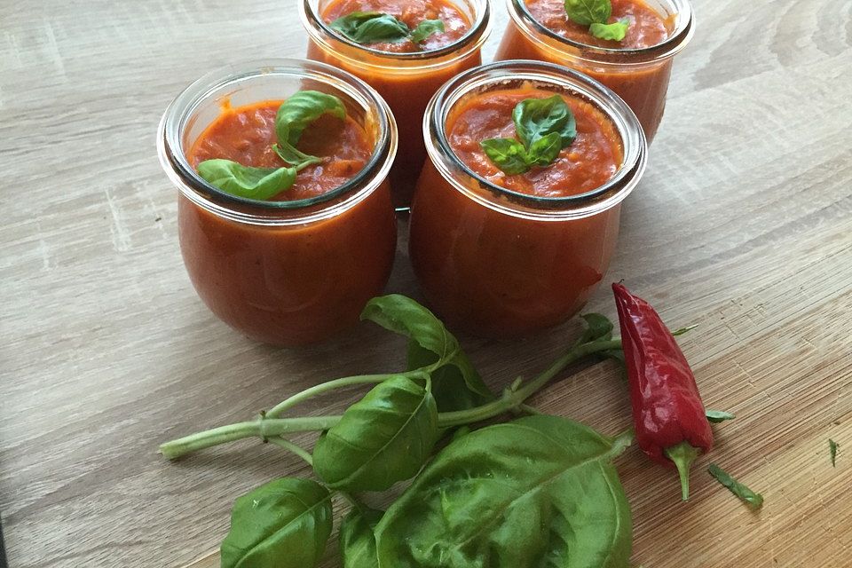 Pikante Tomatensuppe mit Schinken und Reis