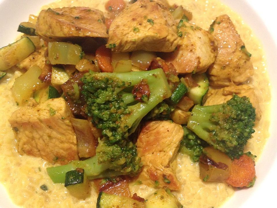 Puten-Curry-Geschnetzeltes mit Kokos-Bulgur und Gemüse von ...