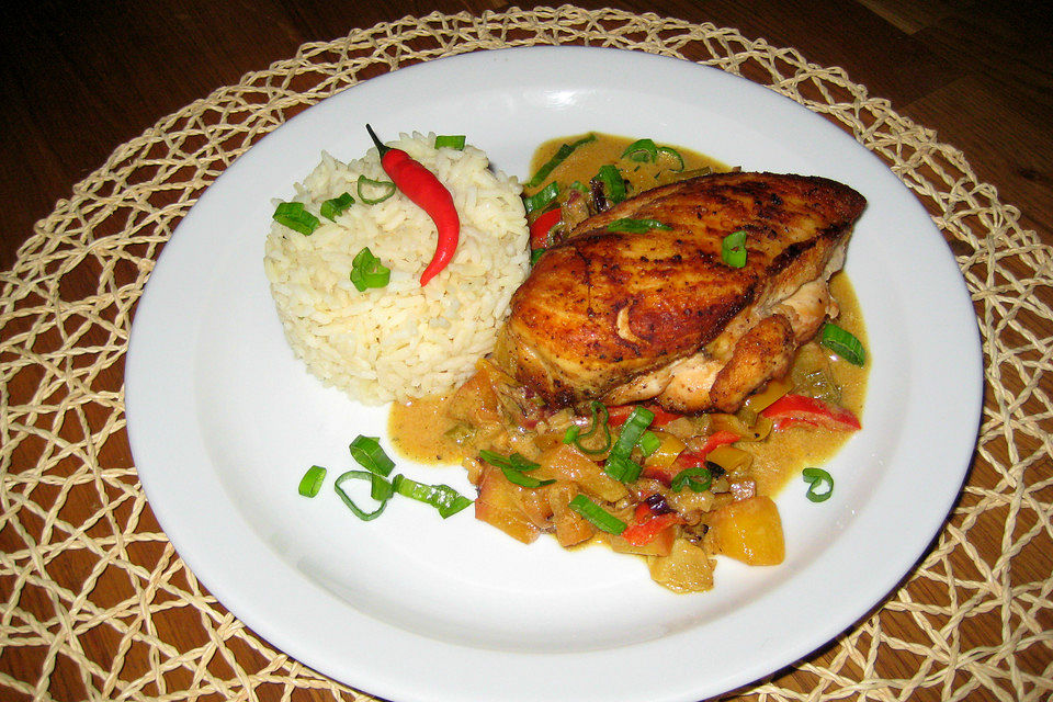 Gebratenes Hühnerfilet auf Paprika-Nektarinen Ragout