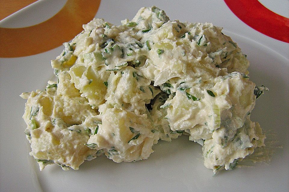 Kartoffelsalat mit Petersilie und Tahinasauce (nordafrikanisch)