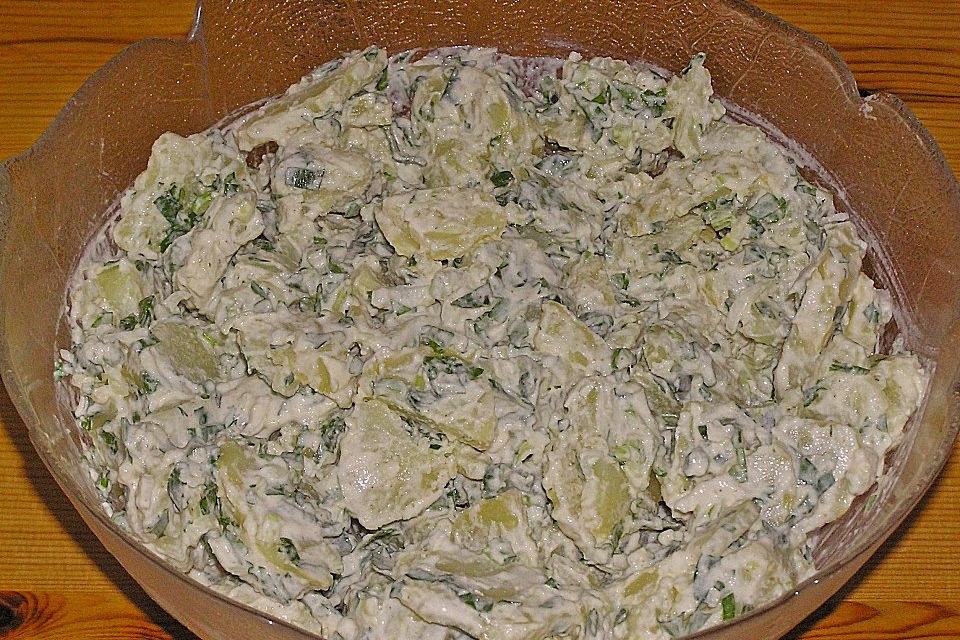 Kartoffelsalat mit Petersilie und Tahinasauce (nordafrikanisch)