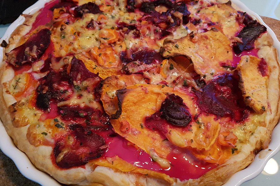 Blätterteigtarte mit Süßkartoffeln und Roter Bete