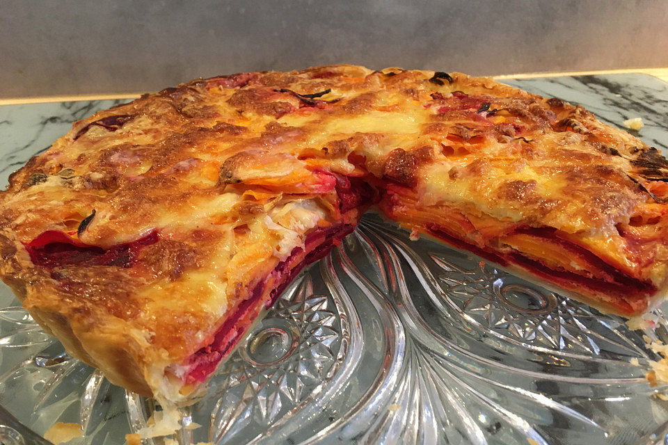 Blätterteigtarte mit Süßkartoffeln und Roter Bete