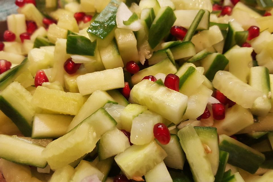 Gurken-Granatapfel-Salat