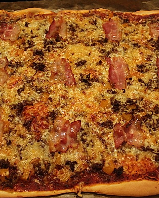 Bacon-Hackfleisch-Pizza