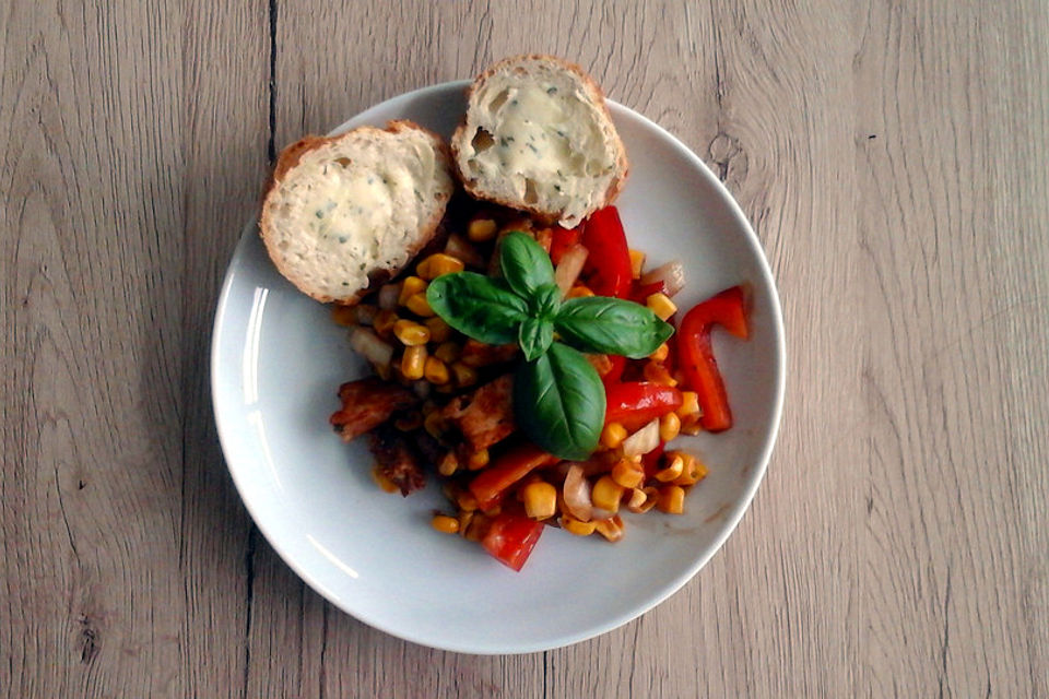 Paprika-Hähnchen-Salat