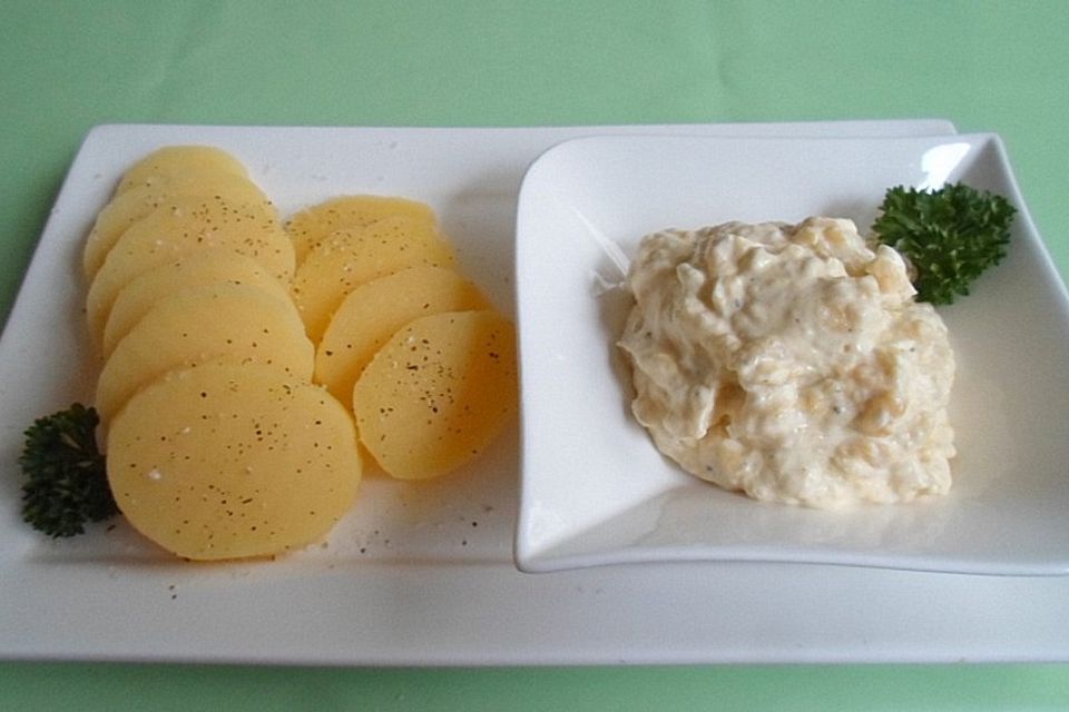 Pellkartoffeln mit Skyr-Mango-Dip