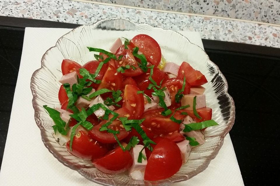 Tomaten-Wurst-Salat Tomaten-Wurst-Salat