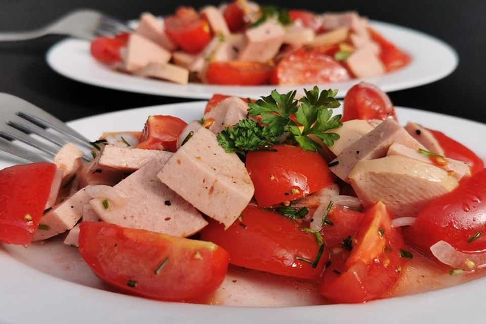 Tomaten-Wurst-Salat Tomaten-Wurst-Salat