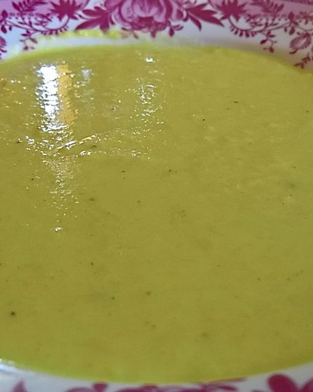Pastinaken-Currysuppe mit Kokosmilch