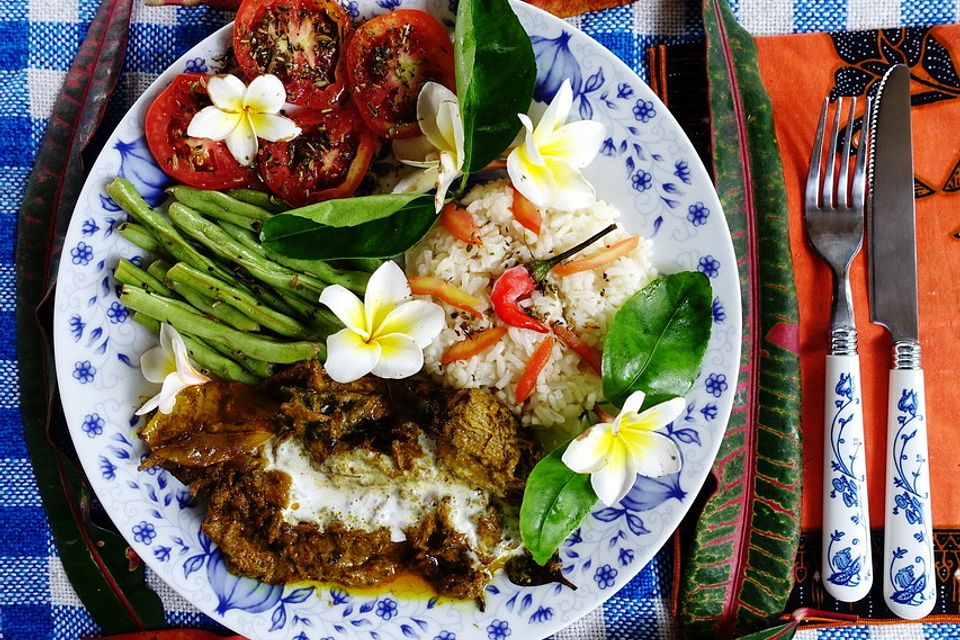 Rindfleisch Rendang auf Senggigi, Lombok Art