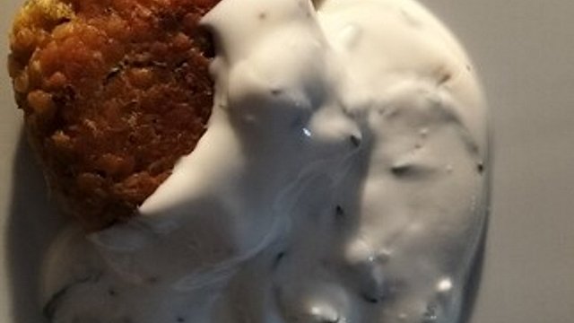 Linsenbratlinge mit Joghurt-Minz-Soße von zoe_mina