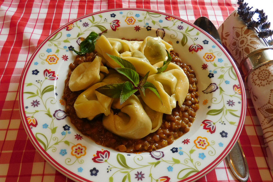 Rahmlinsen mit Ravioli in Salbeibuttter