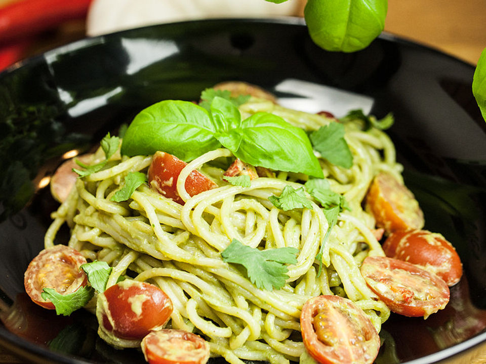 Spaghetti mit Avocado-Pesto von yasiliciousDE | Chefkoch