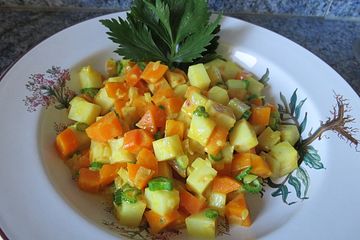 Knollensellerie-Karotten-Pfanne an Curry-Kokosmilch
