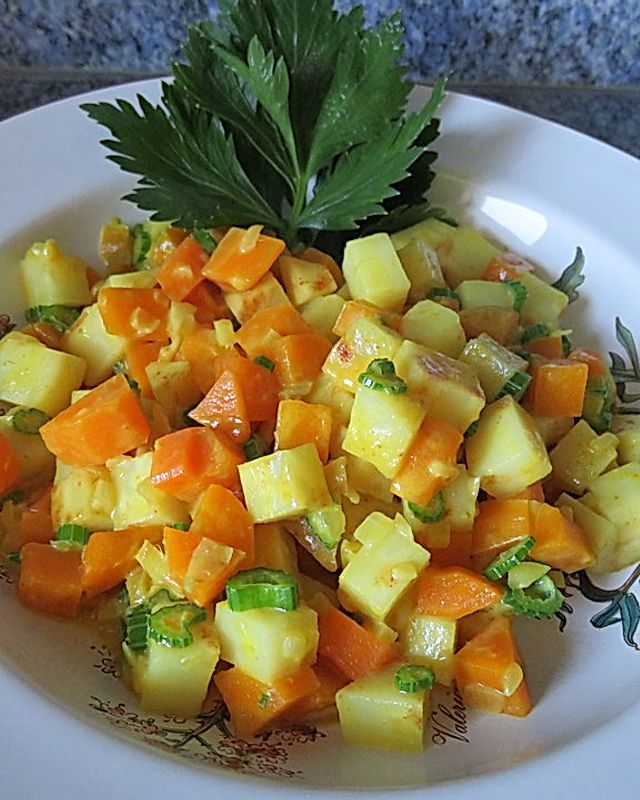 Knollensellerie-Karotten-Pfanne an Curry-Kokosmilch