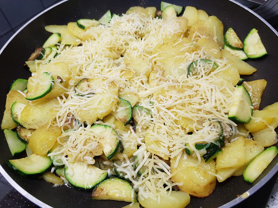 Bratkartoffeln mit Käse und Zucchini von TipsyDuffy| Chefkoch