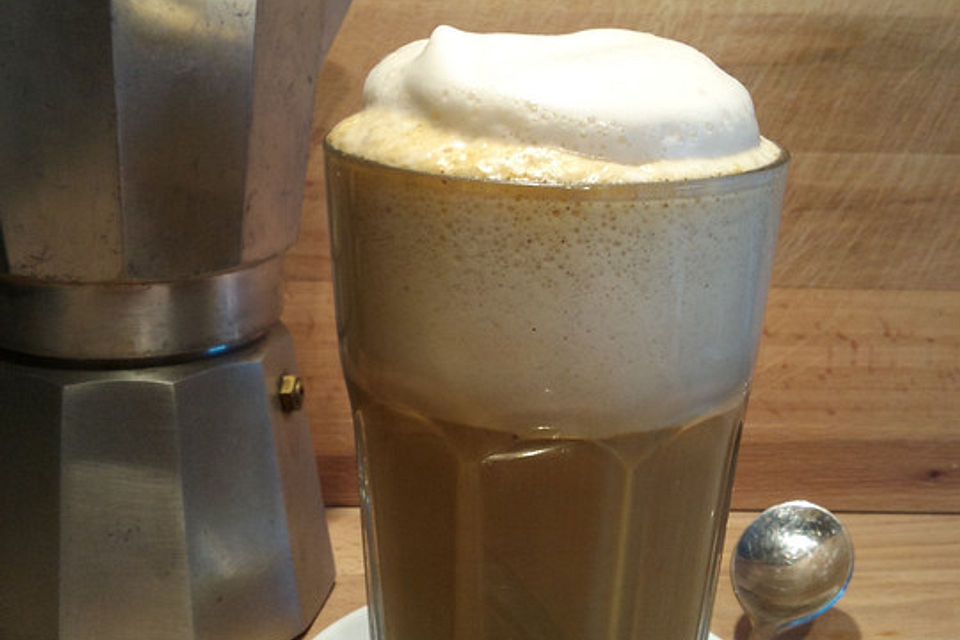 Veganer Kurkuma-Vanille Latte Macchiato