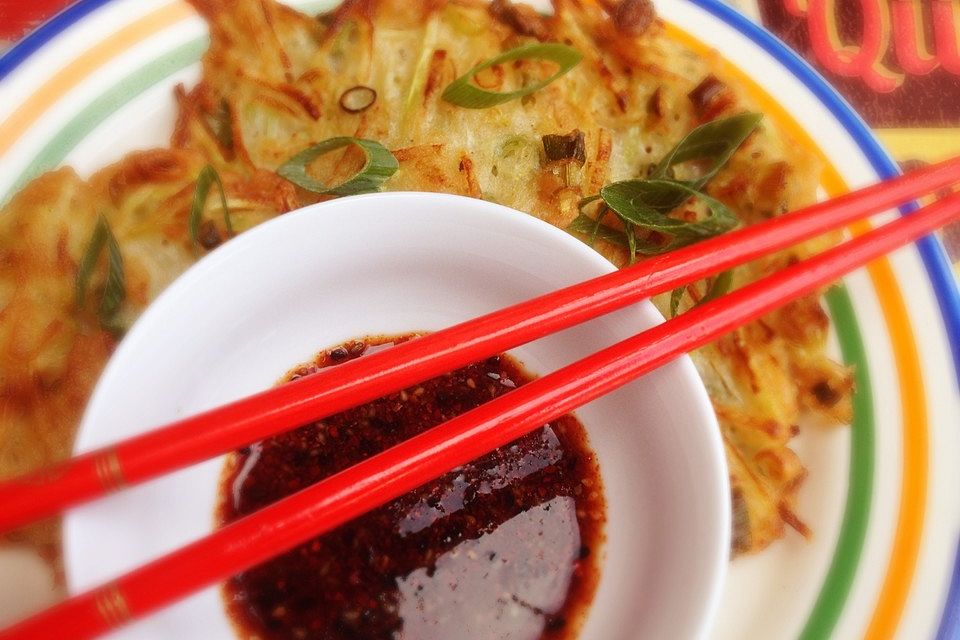 Asia-Zucchini-Puffer mit Frühlingszwiebeln