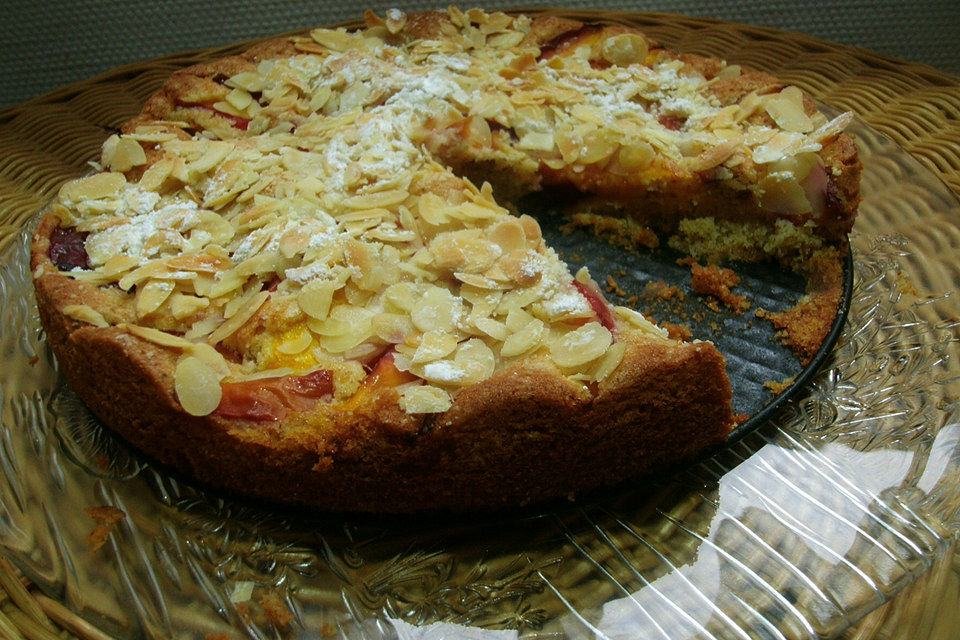 Nektarinenkuchen mit Mandeln