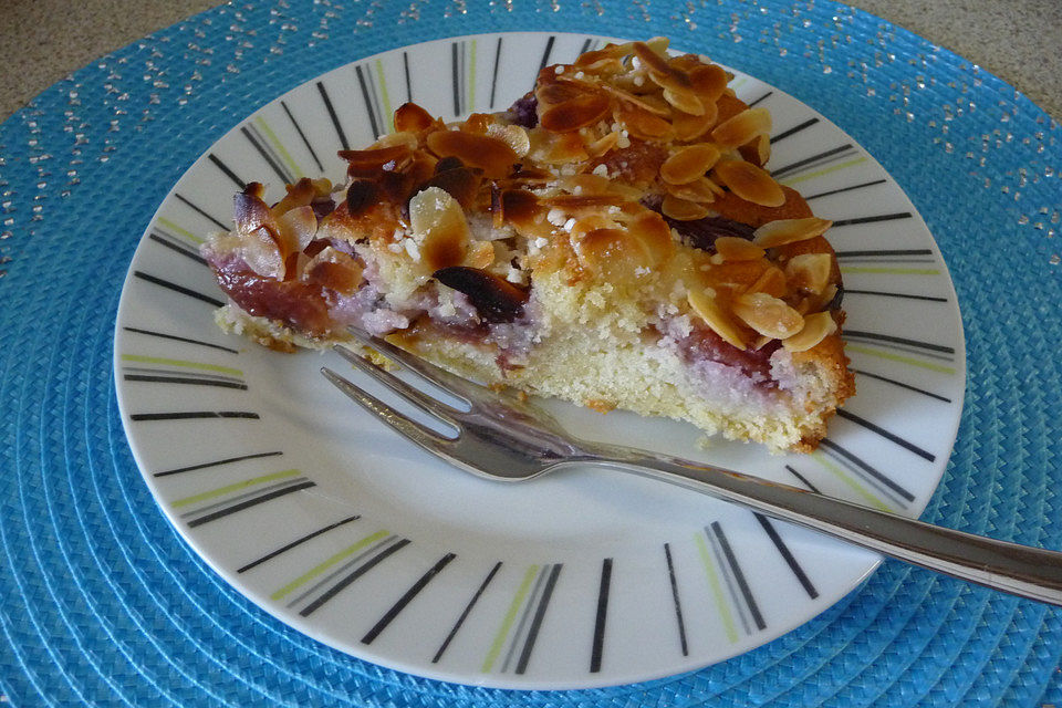 Nektarinenkuchen mit Mandeln