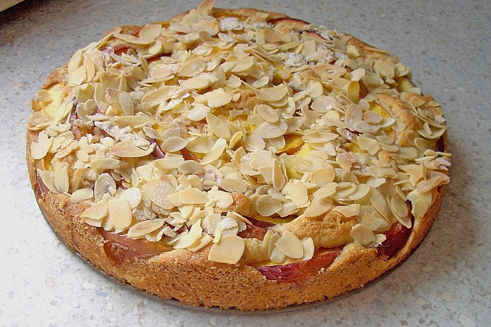 Nektarinenkuchen mit Mandeln