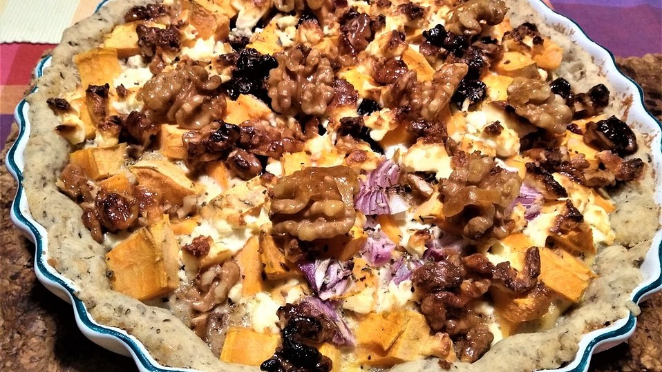 Süßkartoffelquiche mit salzig karamellisierten Walnüssen und ... Süßkartoffelquiche mit salzig karamellisierten Walnüssen und ...